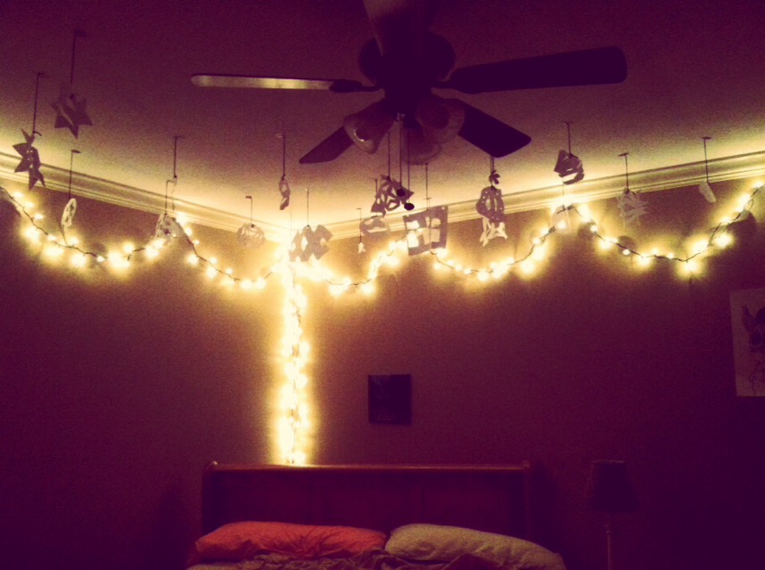 tumblr room put up pictures hang christmas lights put tumblr room put up pictures hang christmas lights put